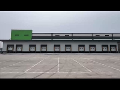 đang bốc dỡ thiết bị tại khu vực bốc xếp để sử dụng ứng dụng