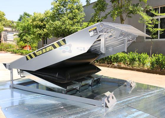 Thang ngoài túi khí an toàn Dock Leveler cho nâng nặng bảo trì thấp